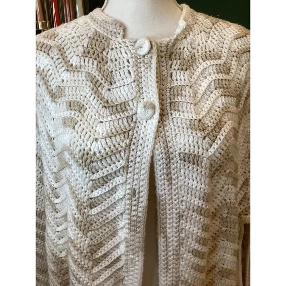 Vintage Boho‎ Crochet Cape Poncho Fringe Chevron Cream Tan Button Front - Picture 4 of 4